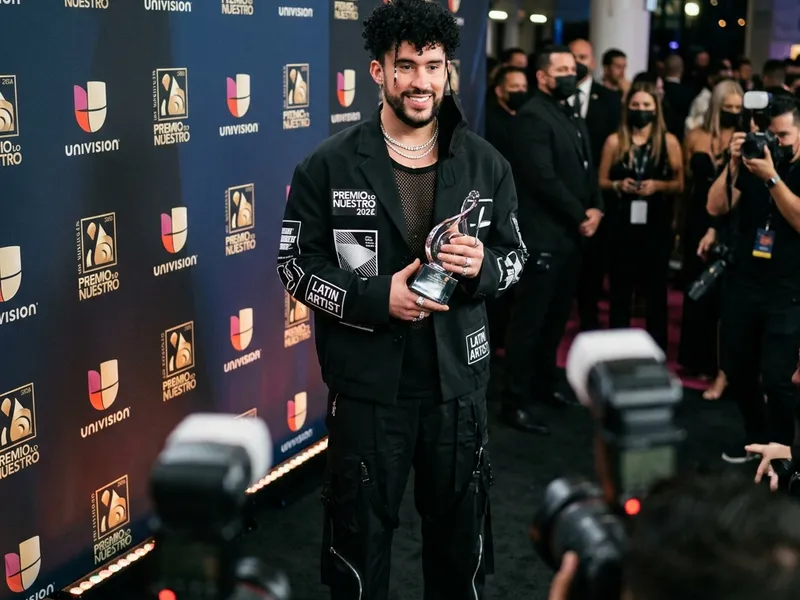 Bad Bunny se corona como el máximo ganador de Premio Lo Nuestro 2026